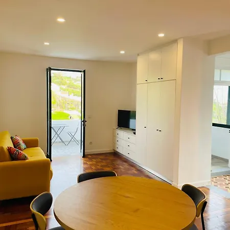 Sunny Escape - -- Silva Upstairs *