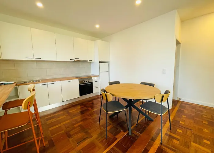 Sunny Escape - -- Silva Upstairs